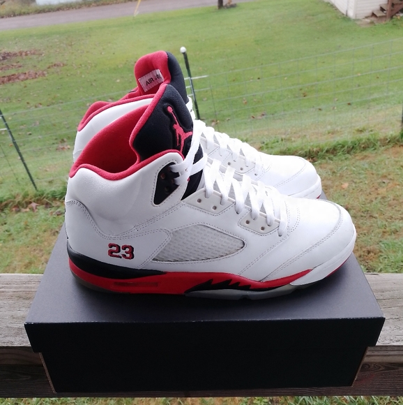 Men's 10.5 Air Jordan 5 Fire Red 23 - Picture 1 of 5